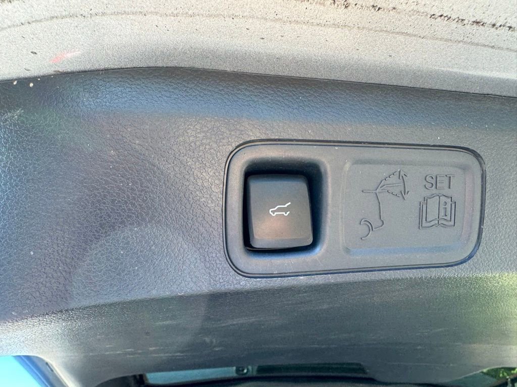 Used 2023 Ford Expedition XLT image 11