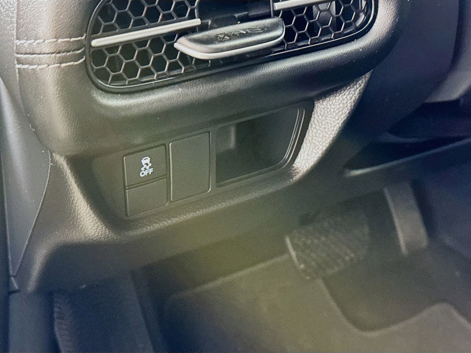 Used 2025 Honda HR-V EX-L image 8