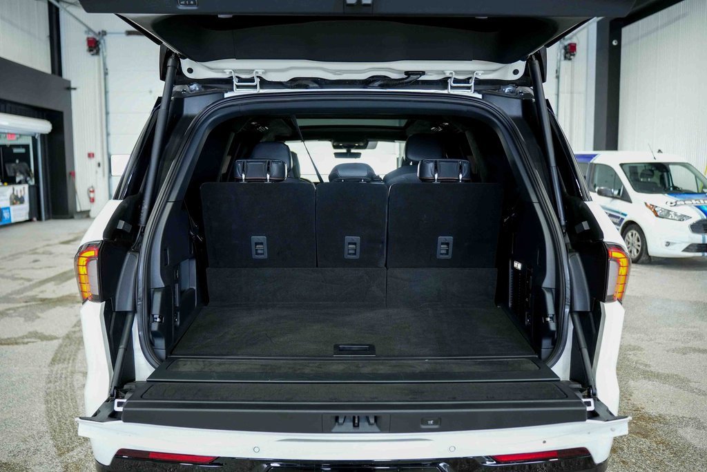 Used 2025 Lincoln Navigator Black Label image 11