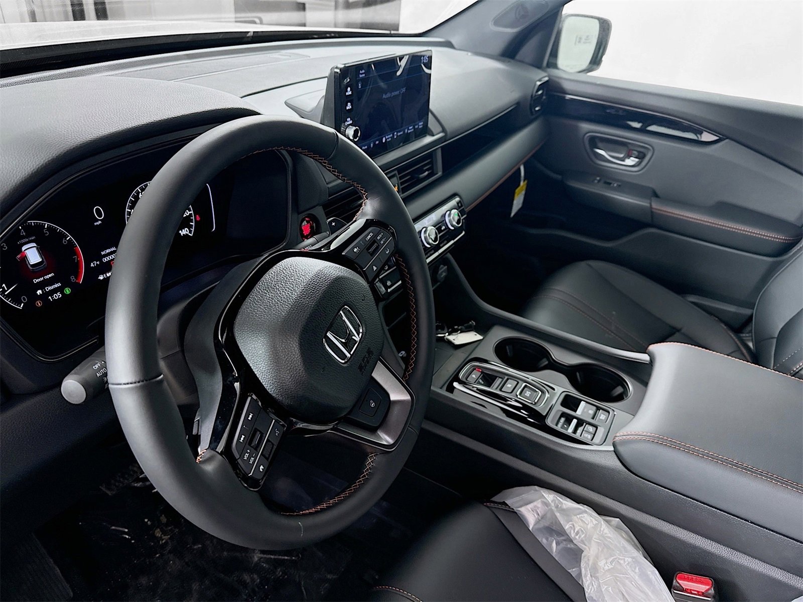 Used 2025 Honda Pilot TrailSport image 7