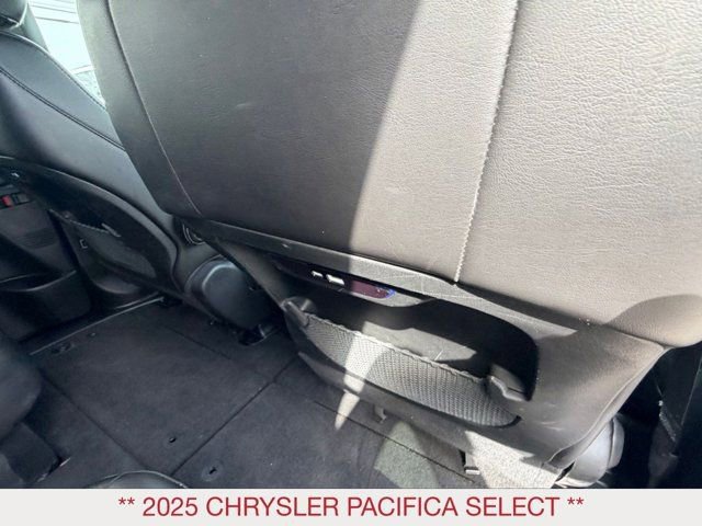 Certified 2025 Chrysler Pacifica Select image 12
