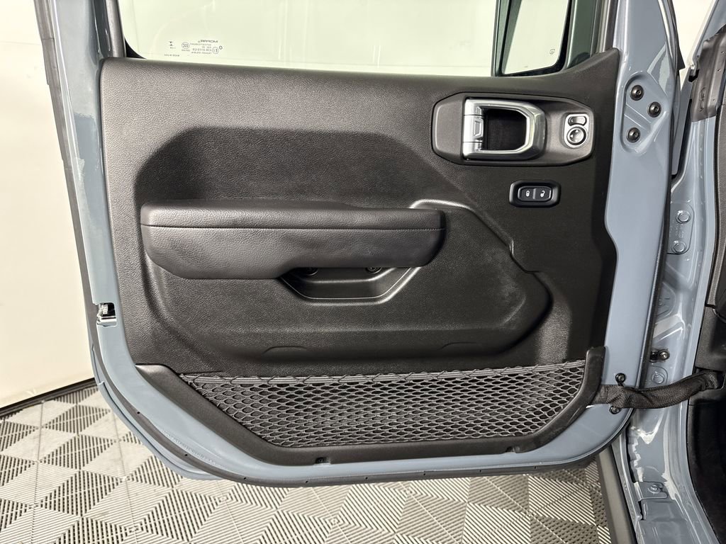 Used 2024 Jeep Gladiator Rubicon w/ Convenience Group image 8