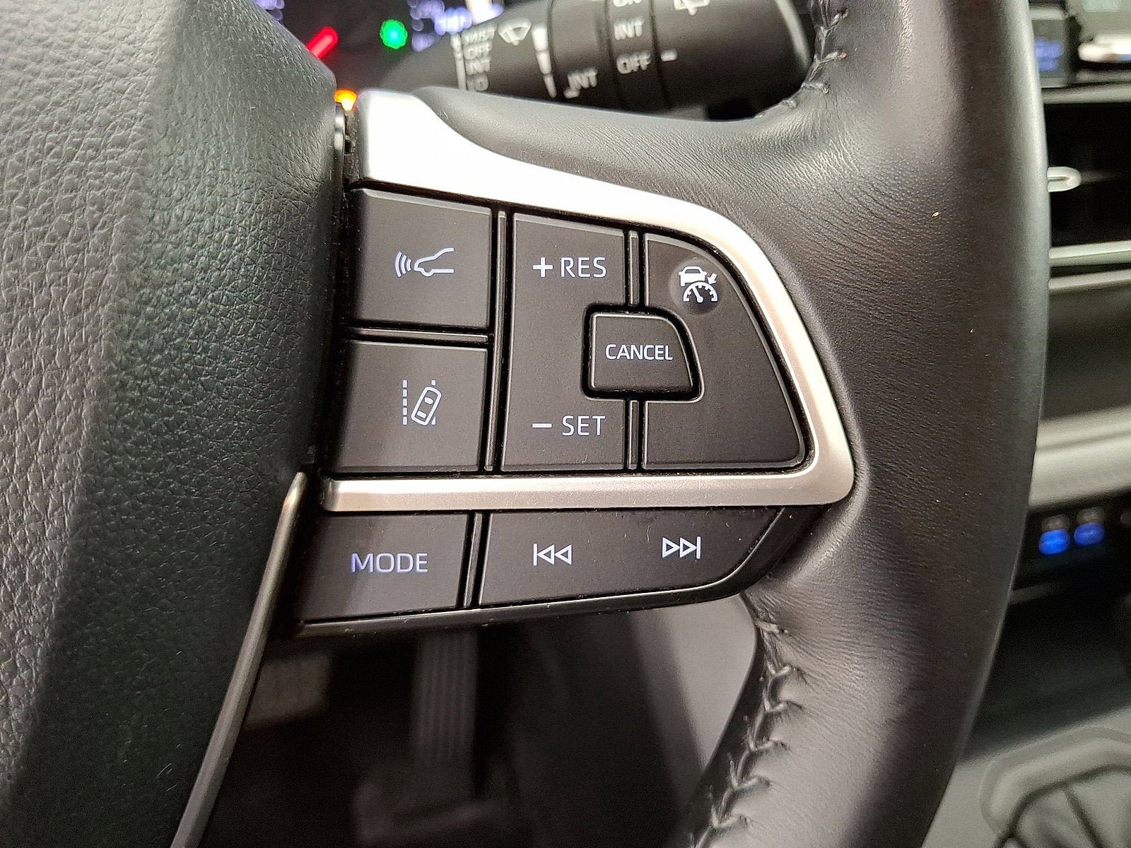 Used 2022 Toyota Highlander LE image 18