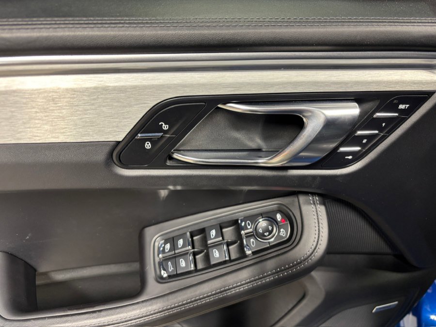 Used 2017 Porsche Macan Turbo AWD/4WD image 17