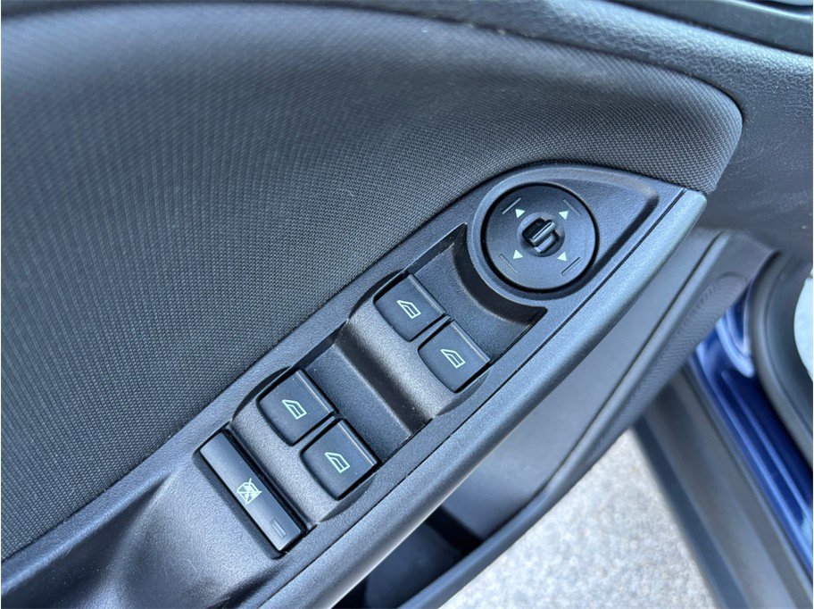 Used 2017 Ford Focus SEL FWD image 17