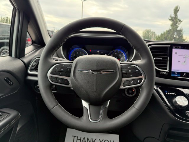 Used 2025 Chrysler Pacifica Select FWD image 19