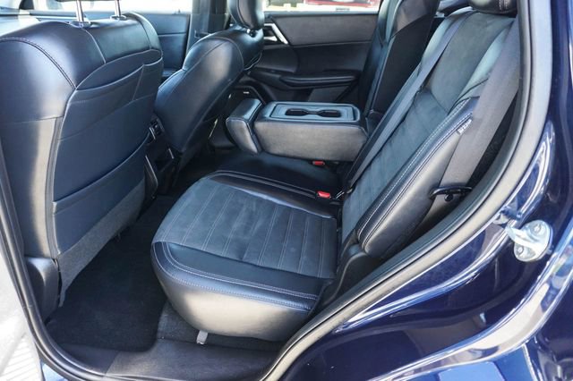 Used 2025 Mitsubishi Outlander SE image 17