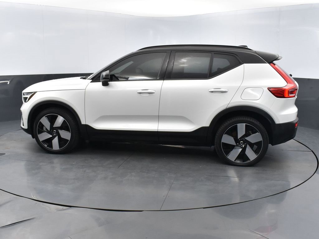 Used 2024 Volvo XC40 Recharge Plus w/ Protection Package Premier image 2