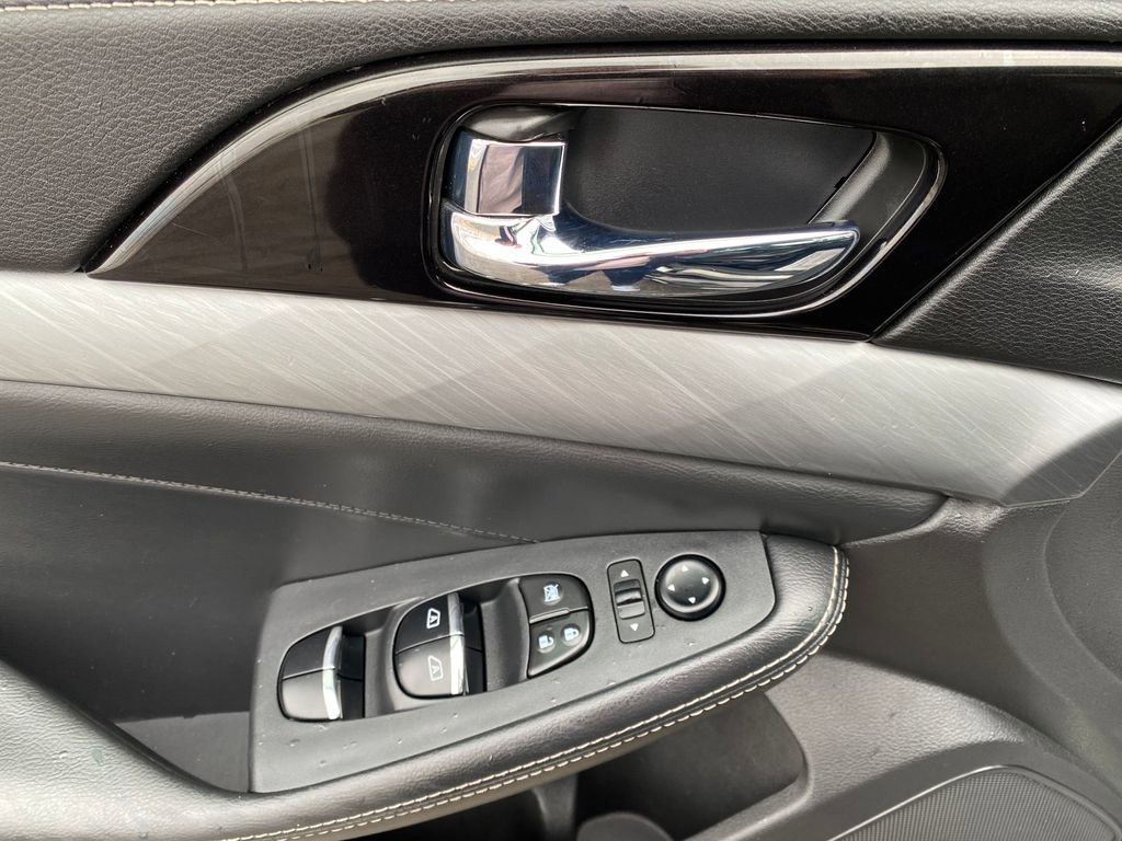 Used 2017 Nissan Maxima Platinum FWD image 13