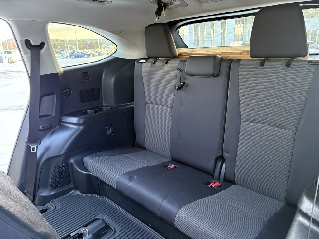 Certified 2024 Toyota Highlander LE image 12