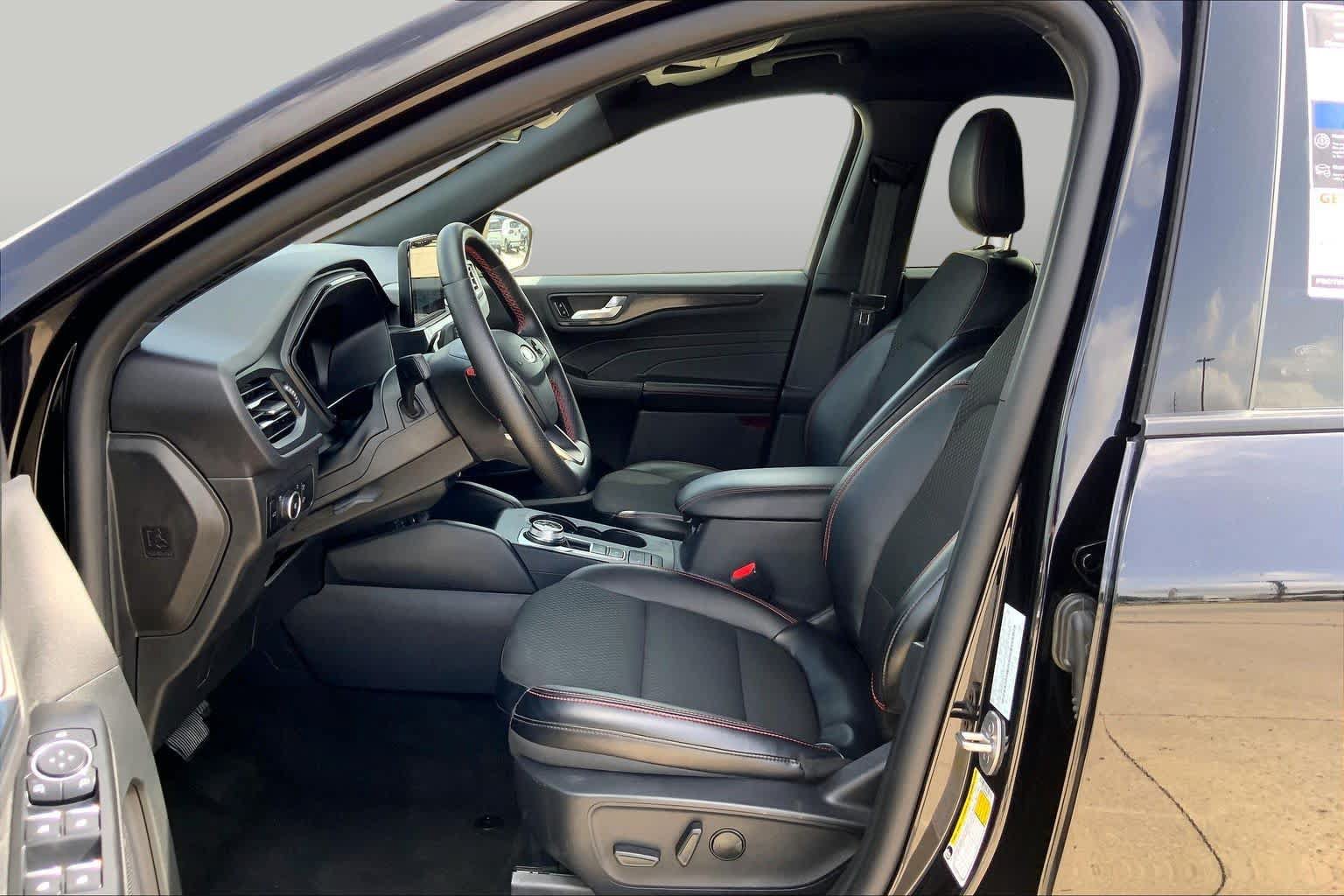 Used 2025 Ford Escape ST-Line Select AWD/4WD image 8