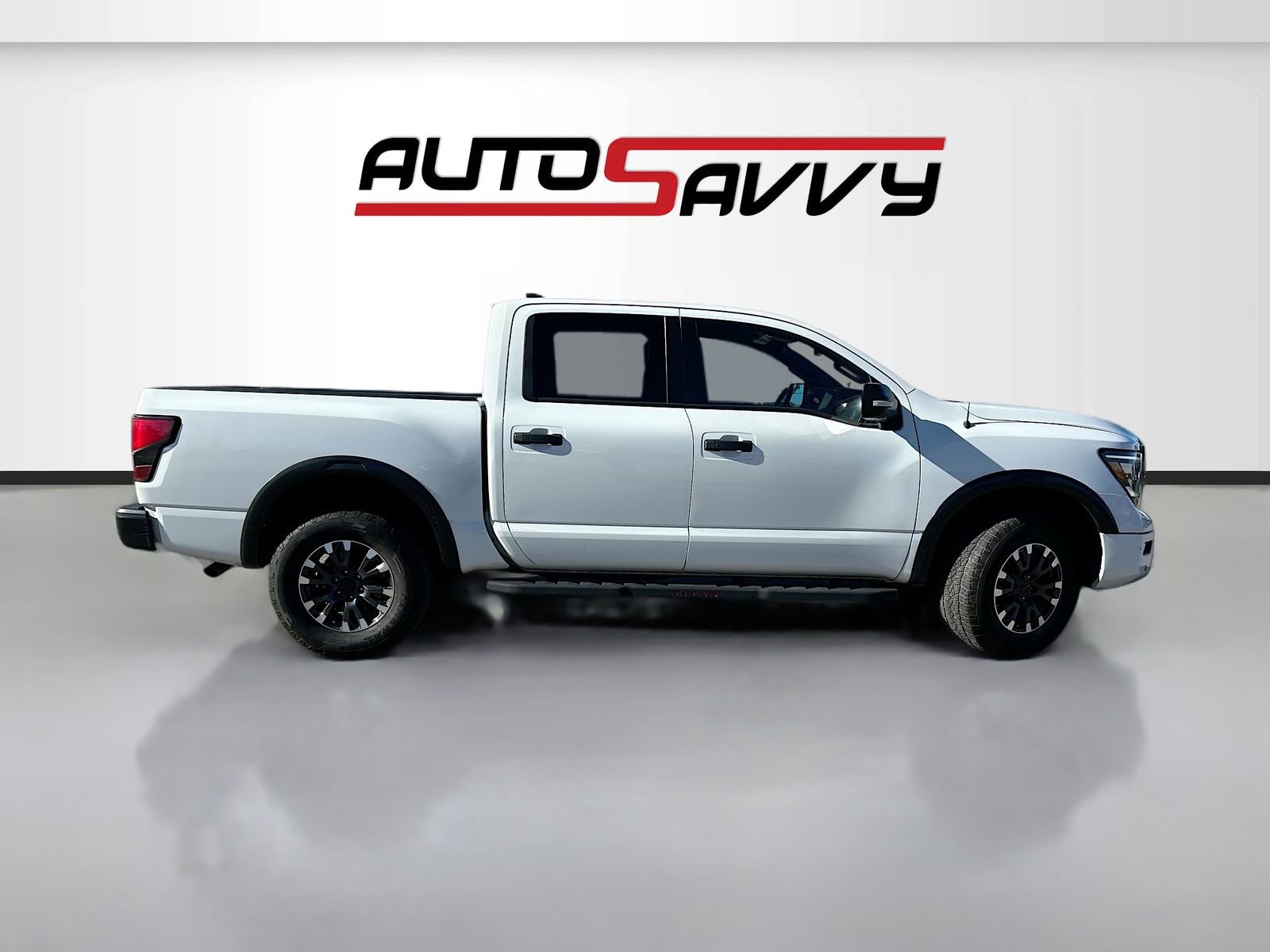 Used 2023 Nissan Titan PRO-4X w/ Pro-4x Convenience Package AWD/4WD image 8
