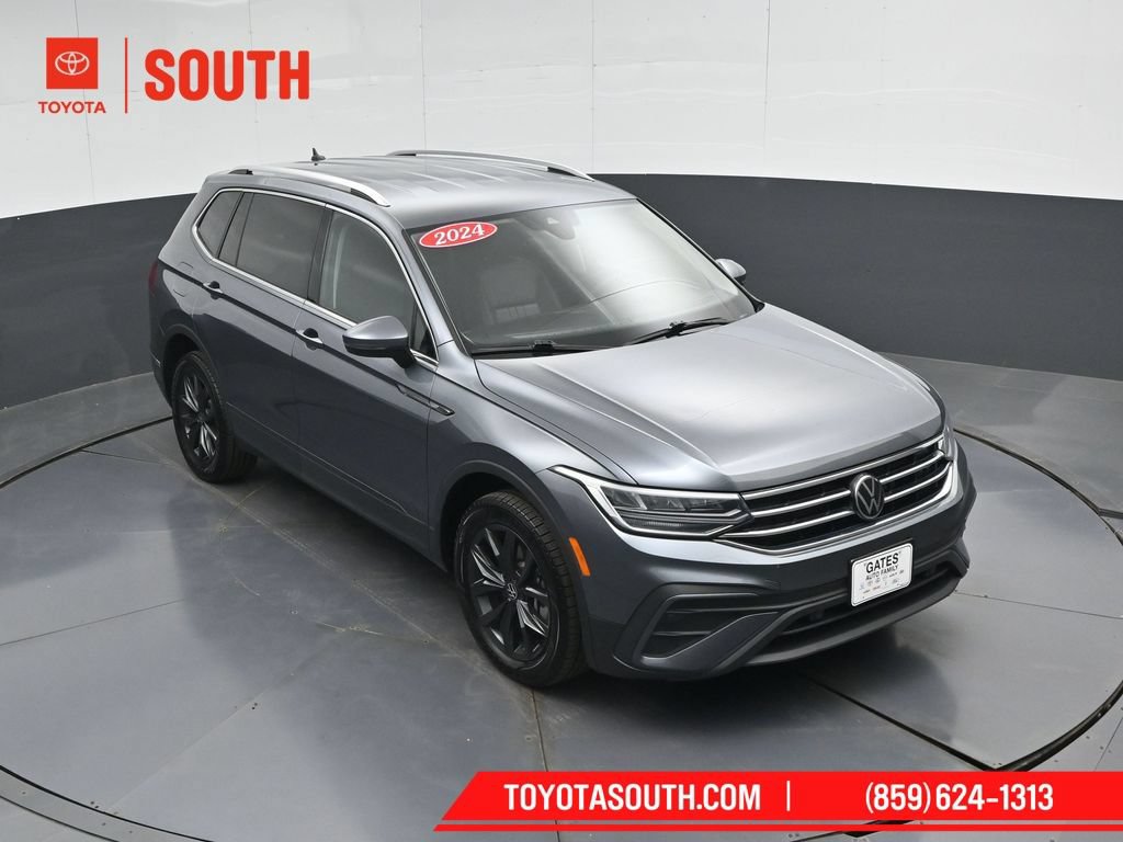 Used 2024 Volkswagen Tiguan SE AWD/4WD image 51
