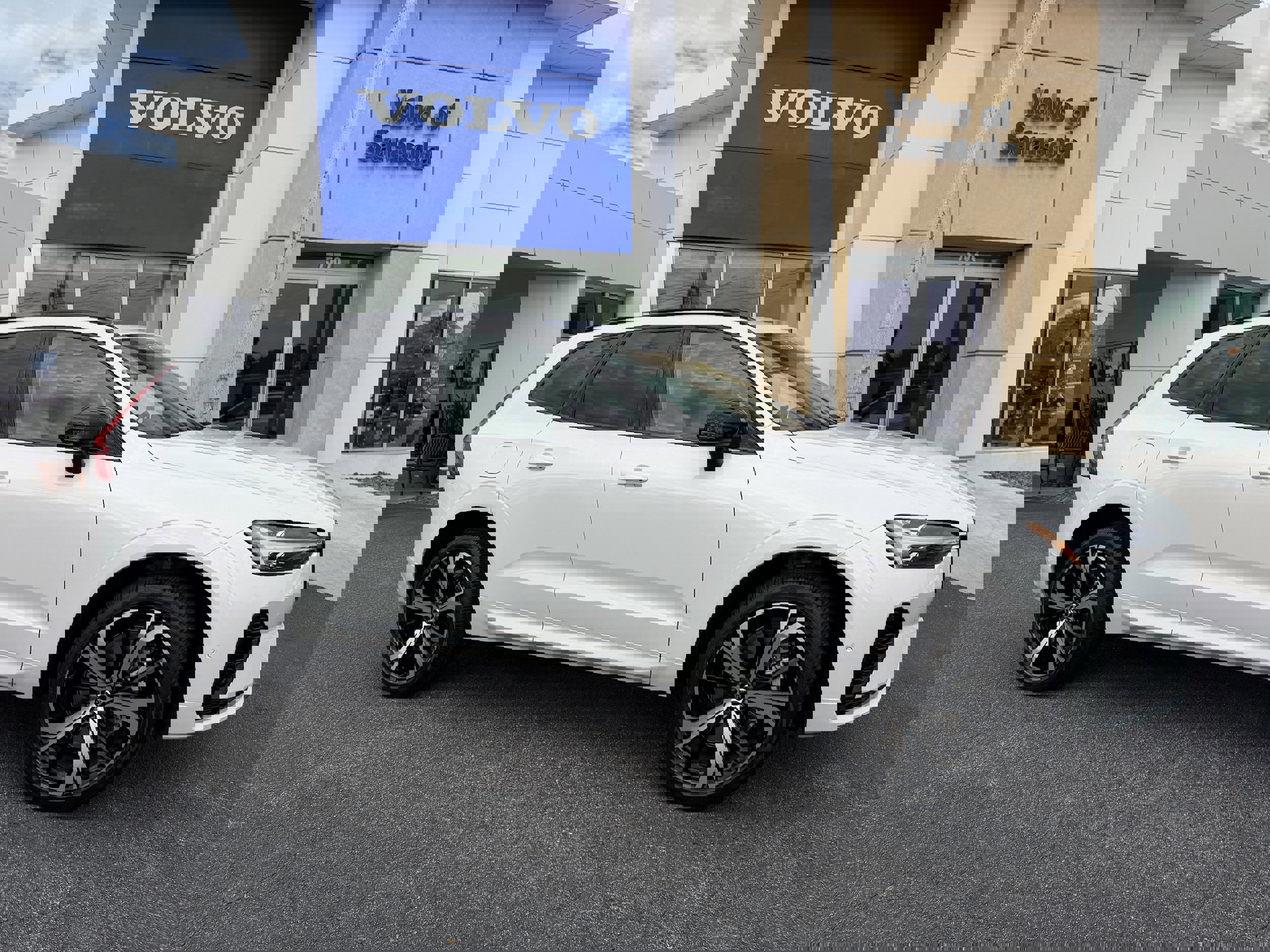 Certified 2025 Volvo XC60 T8 Ultra w/ Protection Package