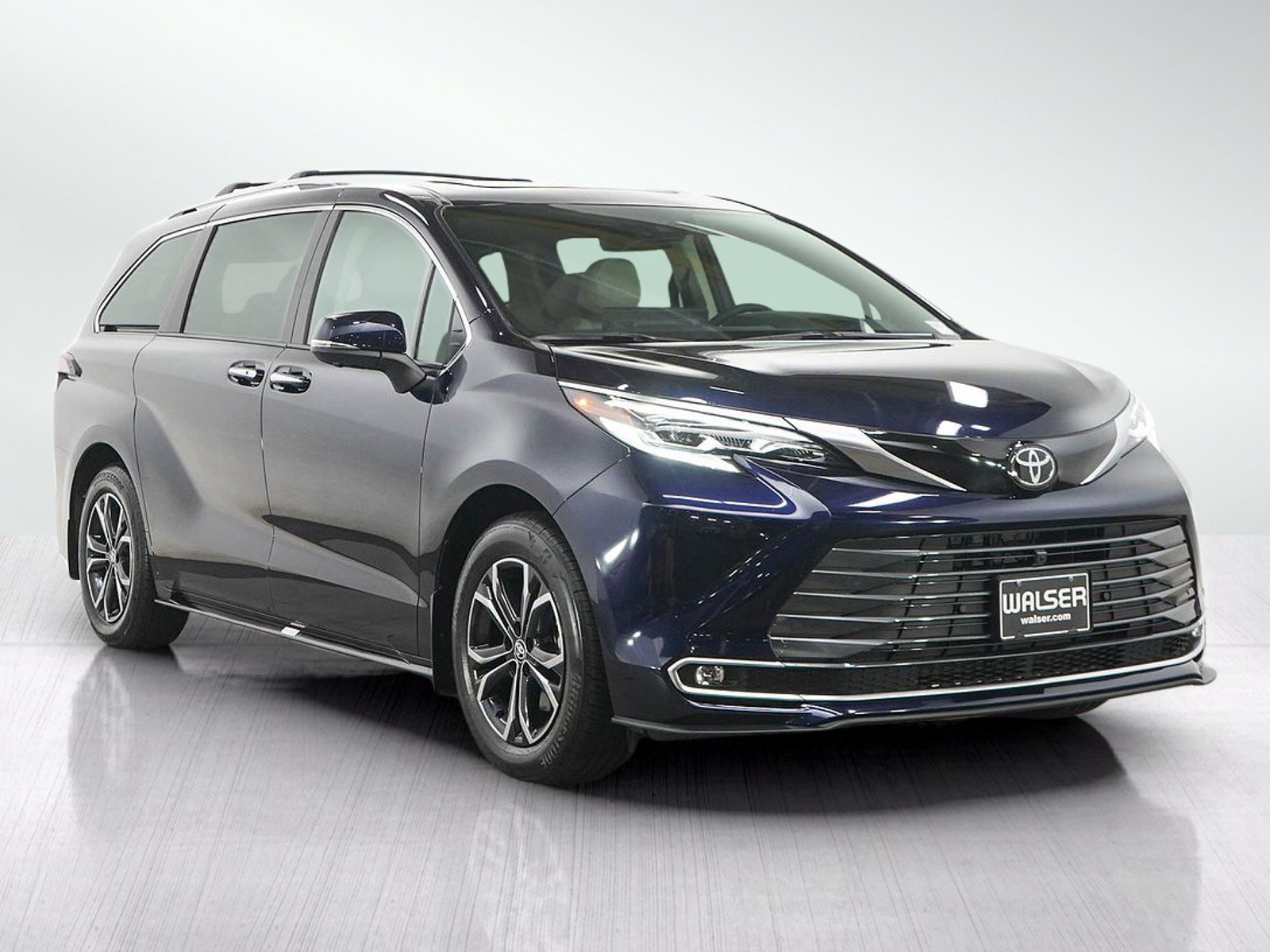 Used 2026 Toyota Sienna Platinum AWD/4WD image 7