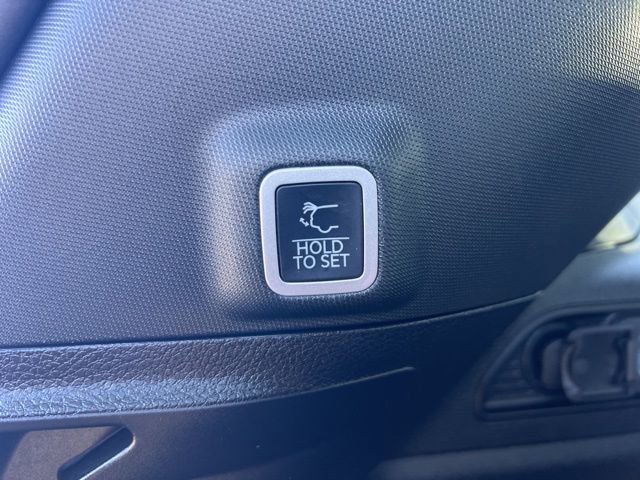 Used 2025 Jeep Grand Cherokee Altitude image 23