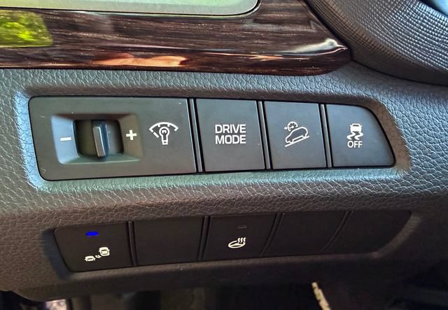 Used 2023 Hyundai Santa Fe SEL w/ Premium Package FWD image 17