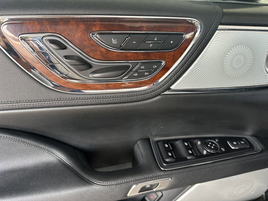 Used 2020 Lincoln Continental Reserve w/ Luxury Package image 11