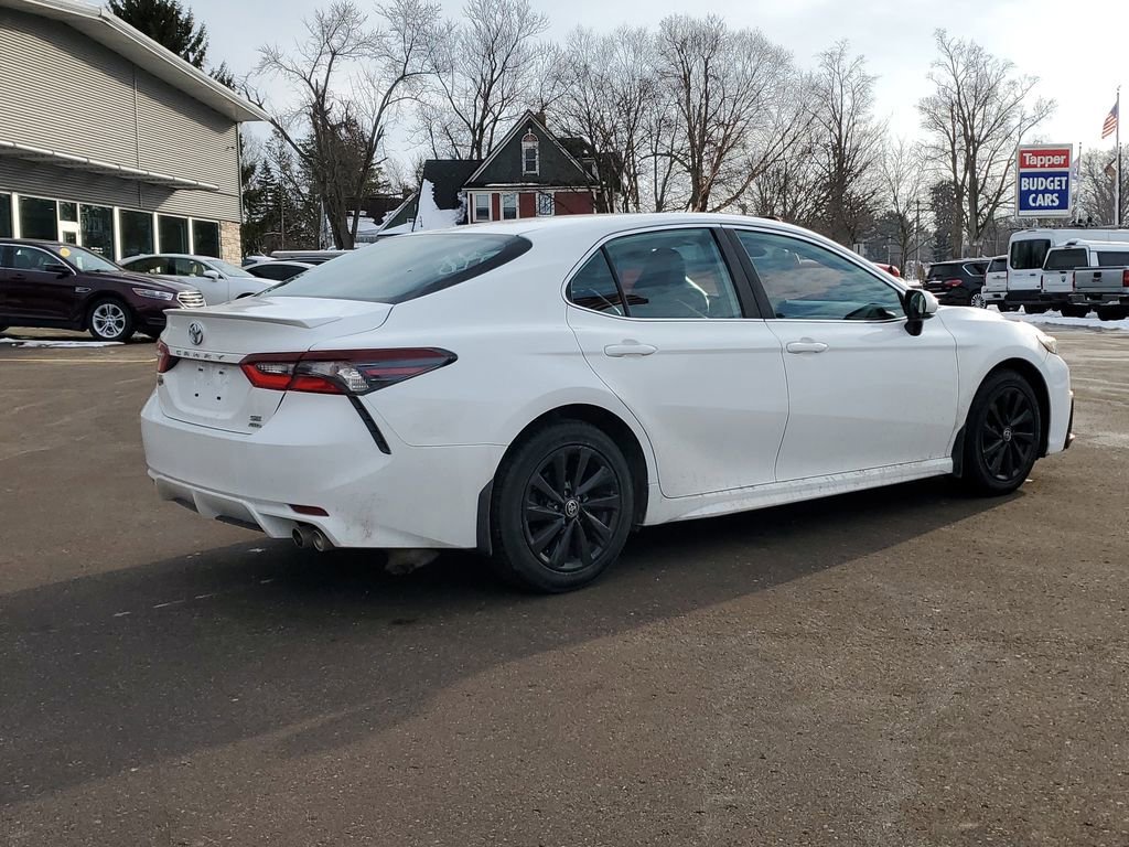 Used 2021 Toyota Camry SE image 3