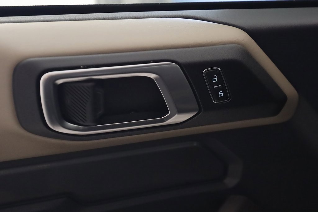 Used 2023 Ford Bronco Wildtrak image 16