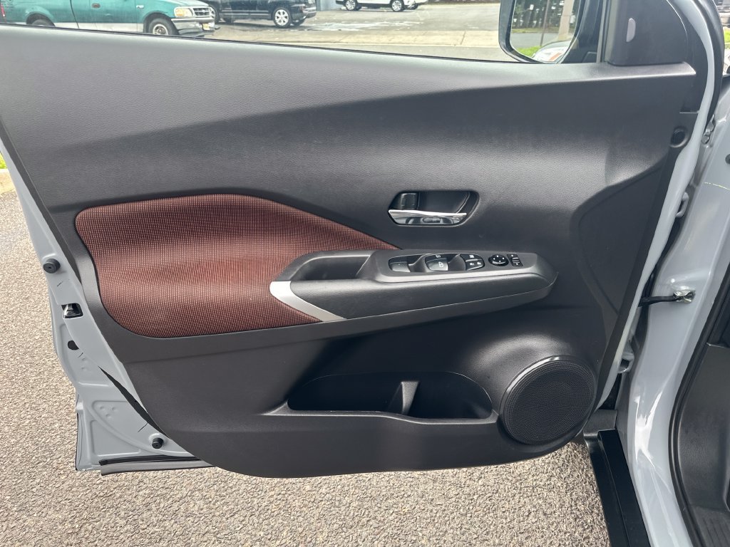 Used 2023 Nissan Kicks SR FWD image 13