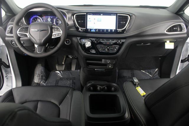 New 2026 Chrysler Pacifica Select image 9