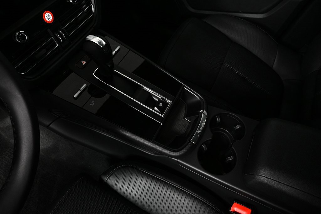 Used 2025 Porsche Macan image 18
