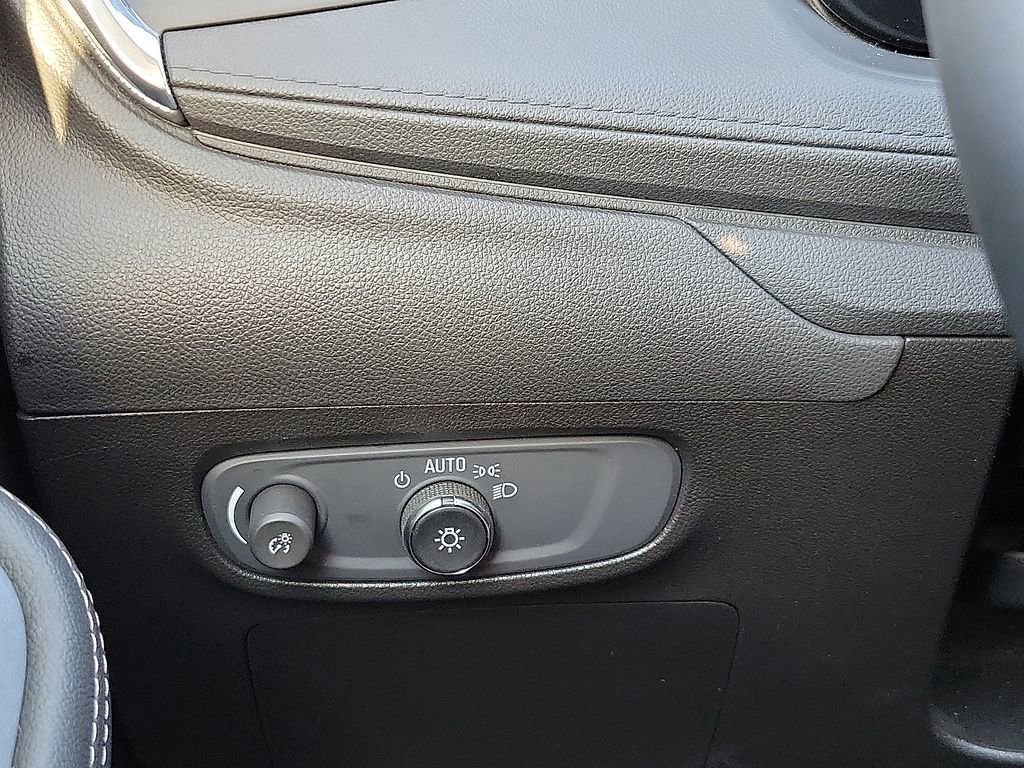 Used 2024 Buick Encore GX Sport Touring image 14