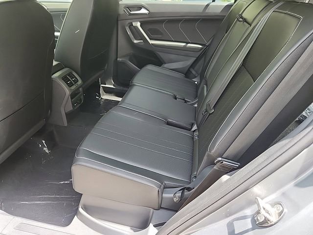 Certified 2024 Volkswagen Tiguan SE R-Line AWD/4WD image 18