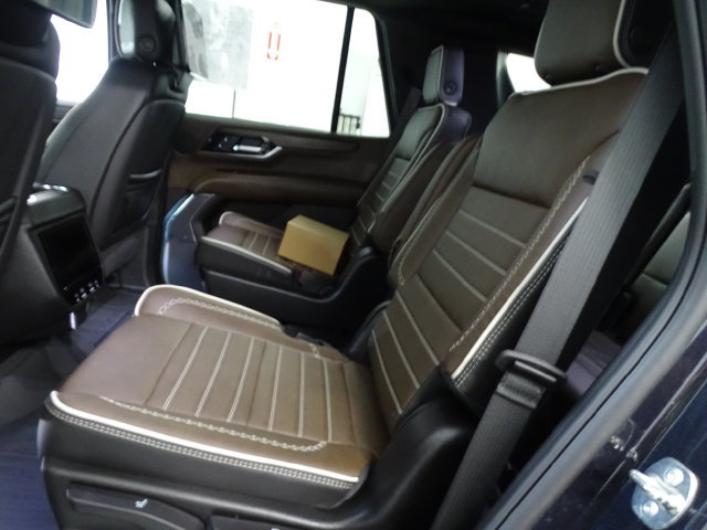 Certified 2026 GMC Yukon Denali Ultimate w/ LPO, Floor Liner Package AWD/4WD image 4
