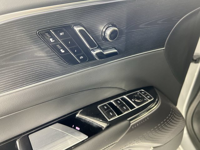 Used 2025 Cadillac Lyriq Luxury w/ LPO, Floor Liner Package AWD/4WD image 24
