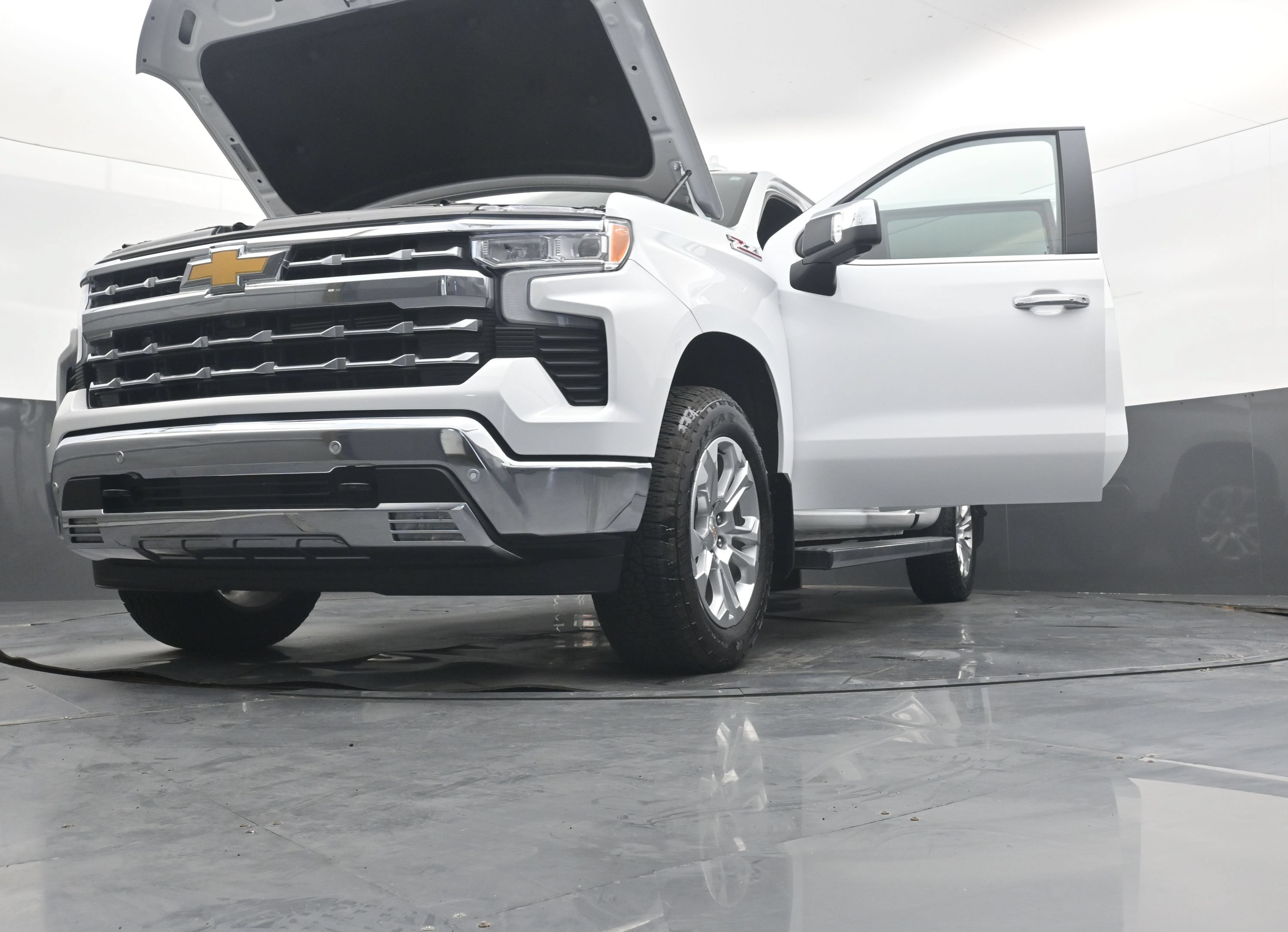 Used 2025 Chevrolet Silverado 1500 LTZ w/ LTZ Premium Package AWD/4WD image 37