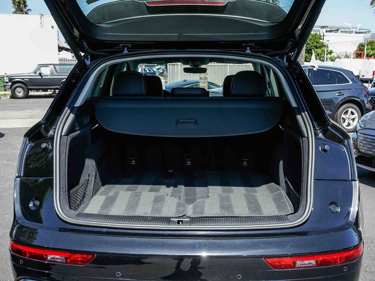 Used 2023 Audi Q5 2.0T Premium w/ Convenience Package image 26