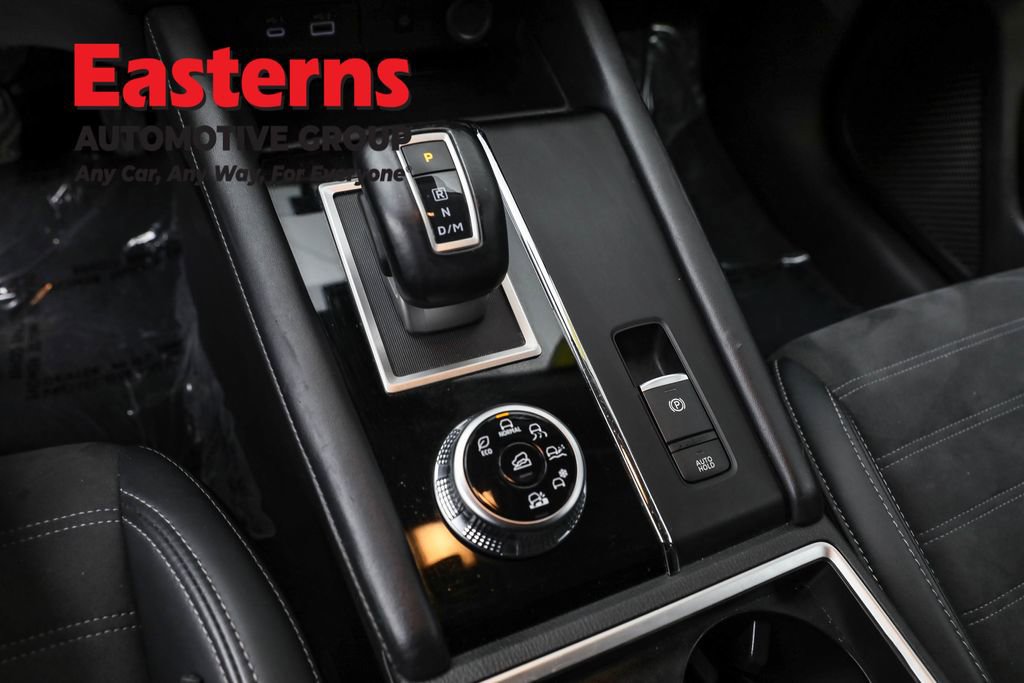 Used 2024 Mitsubishi Outlander SE image 13