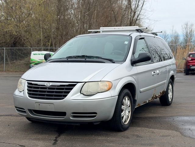 Used 2007 Chrysler Town & Country Touring image 1
