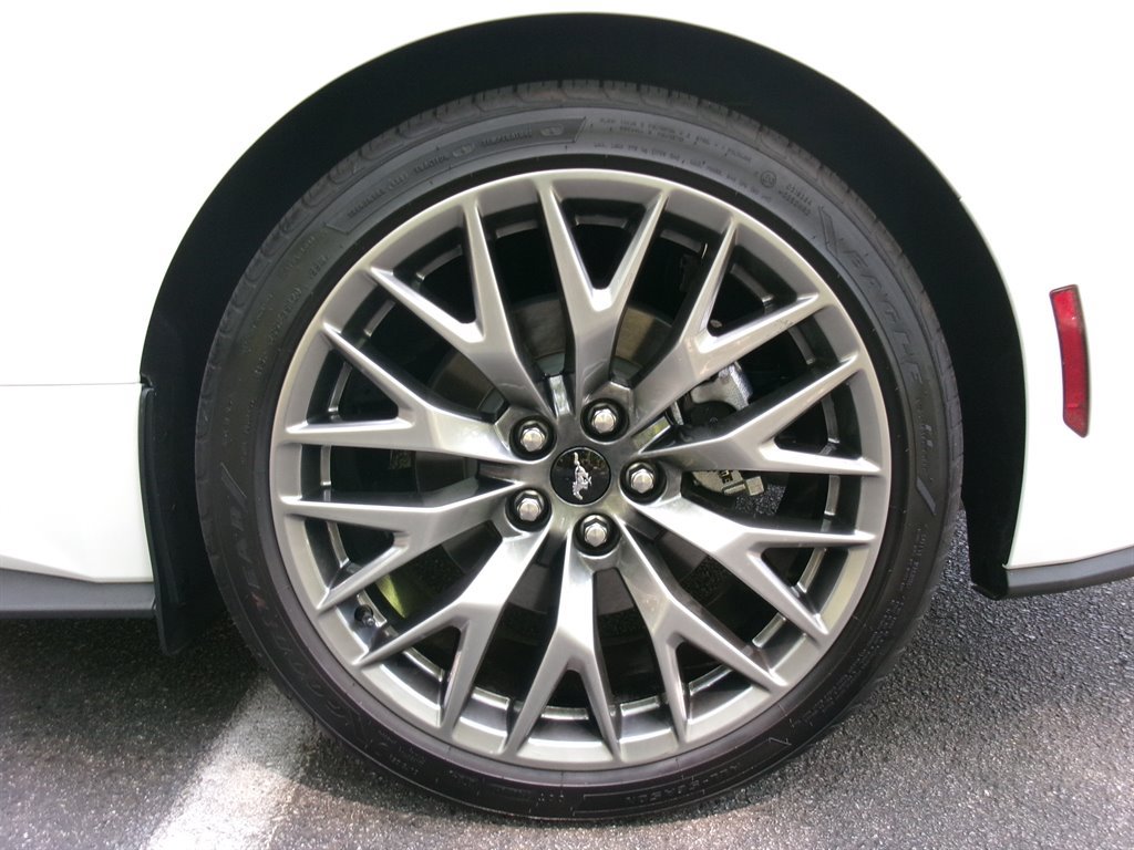 Used 2025 Ford Mustang Premium RWD image 31