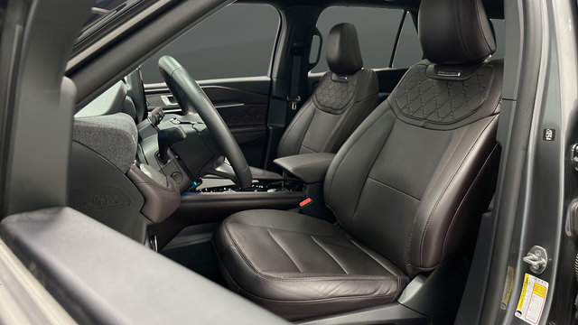 Used 2025 Ford Explorer Platinum w/ LUX Leather Package AWD/4WD image 10