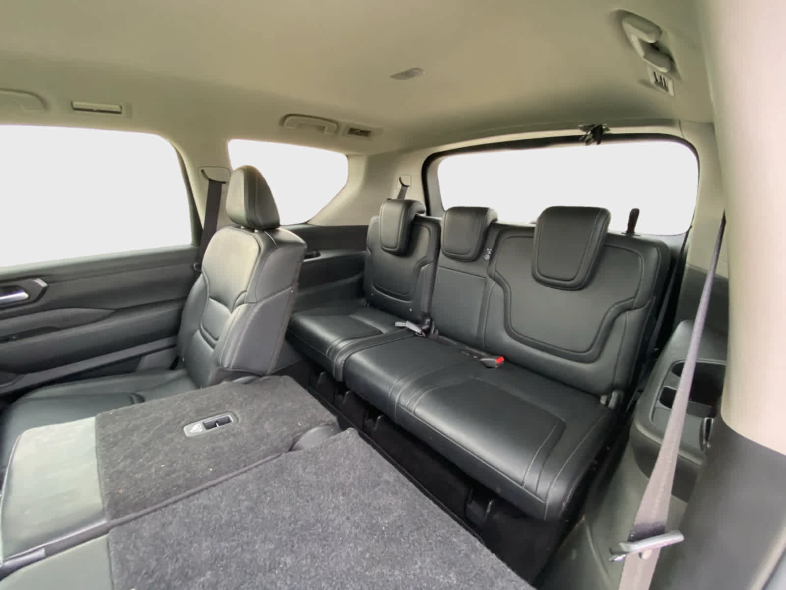 Used 2025 Nissan Armada SV AWD/4WD image 13