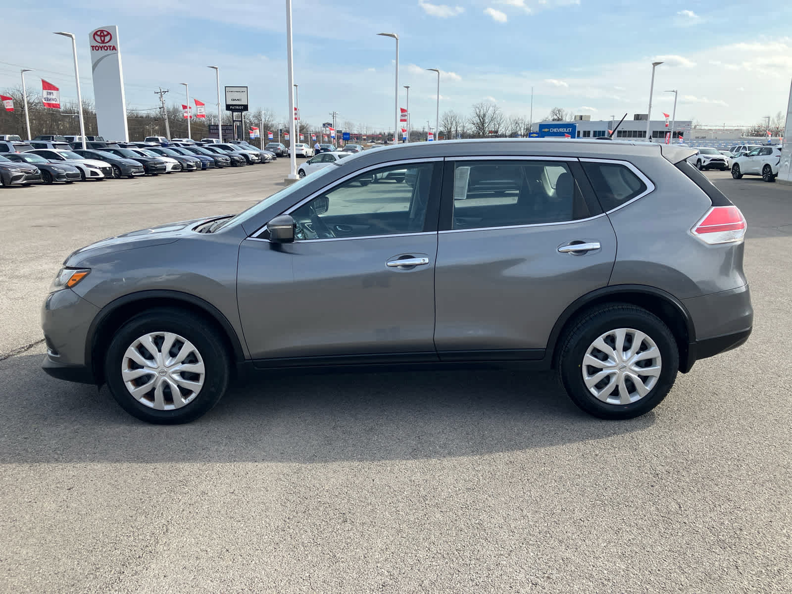 Used 2015 Nissan Rogue S image 4