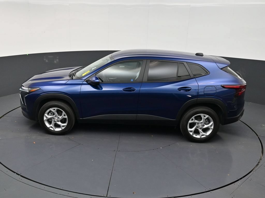 Used 2024 Chevrolet Trax LS w/ LS Convenience Package FWD image 12
