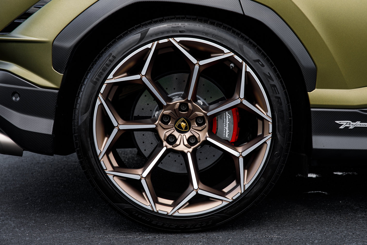 Used 2024 Lamborghini Urus Performante AWD/4WD image 32