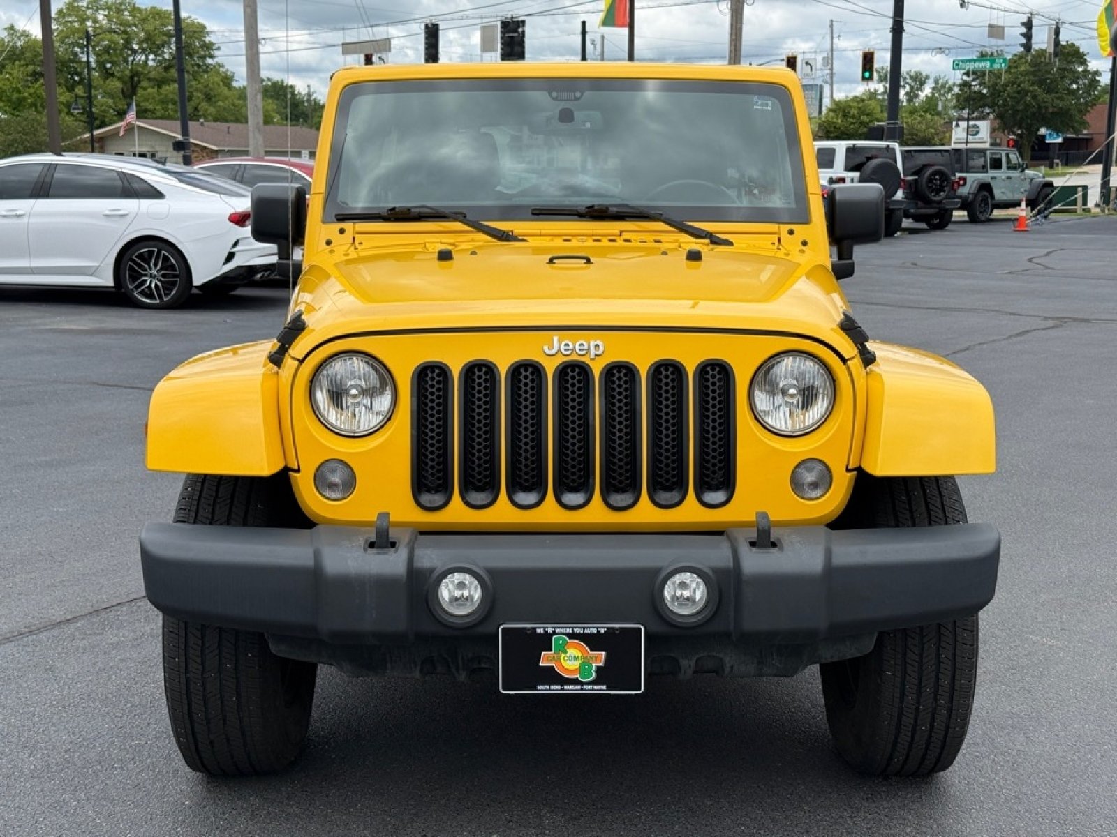 Used 2015 Jeep Wrangler Unlimited Sahara w/ Dual Top Group AWD/4WD image 3