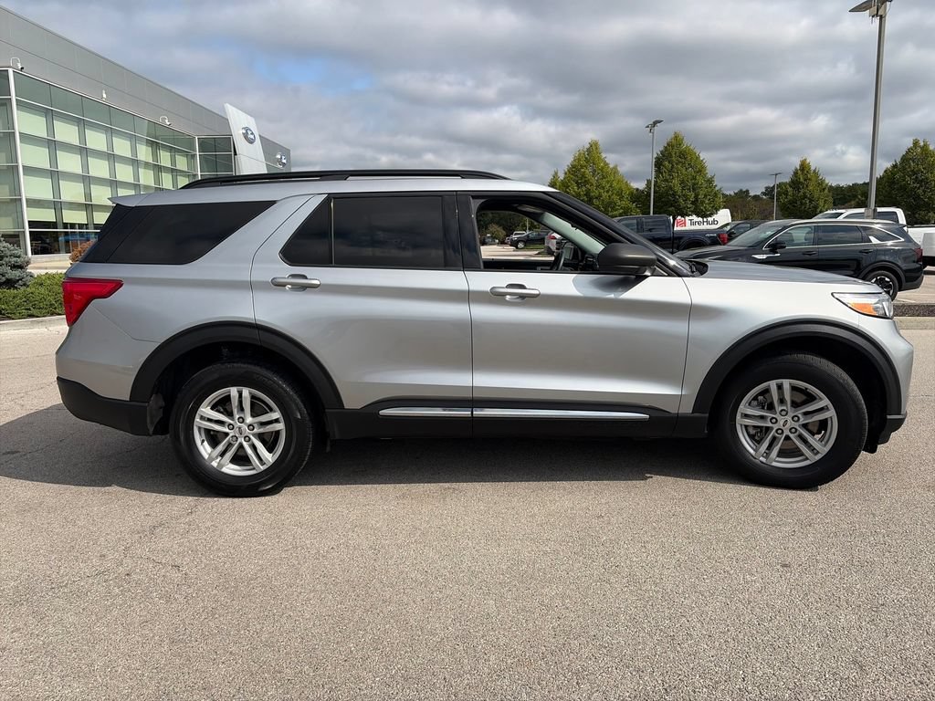 Used 2024 Ford Explorer XLT w/ Equipment Group 202A AWD/4WD image 8