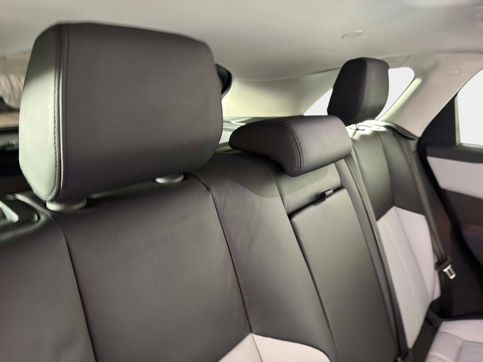 Used 2025 Land Rover Range Rover Velar Dynamic SE AWD/4WD image 26