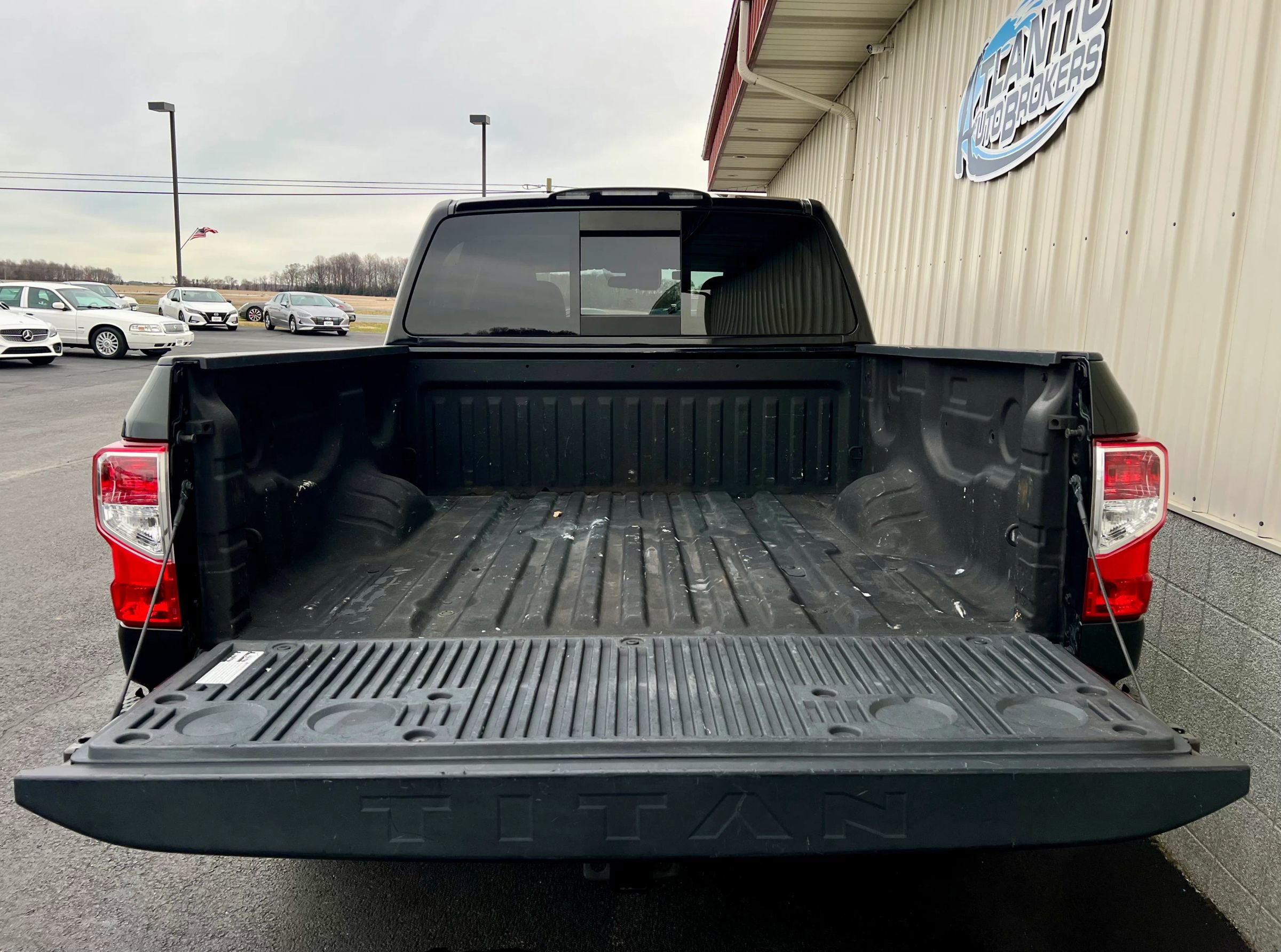 Used 2021 Nissan Titan S w/ S Utility Package image 5