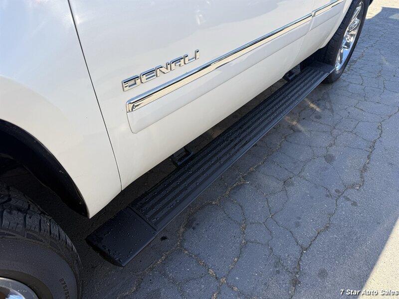 Used 2009 GMC Yukon Denali AWD/4WD image 19