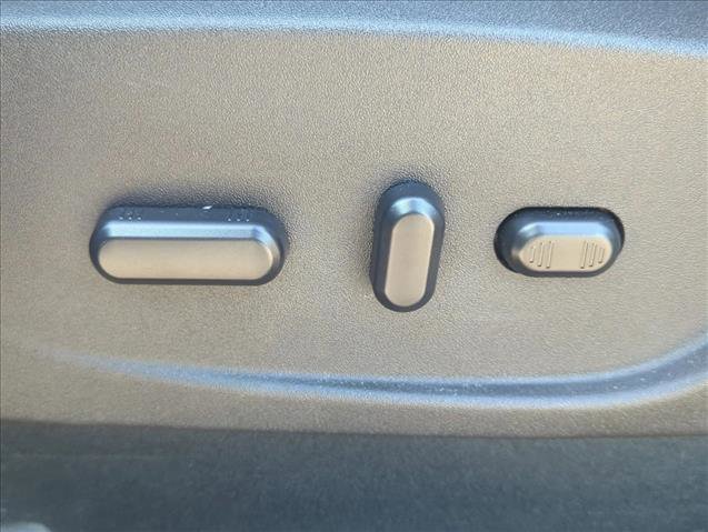 Used 2017 Ford Escape SE w/ SE Cold Weather Package AWD/4WD image 11