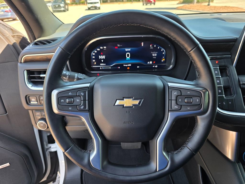 Used 2023 Chevrolet Suburban Premier image 23