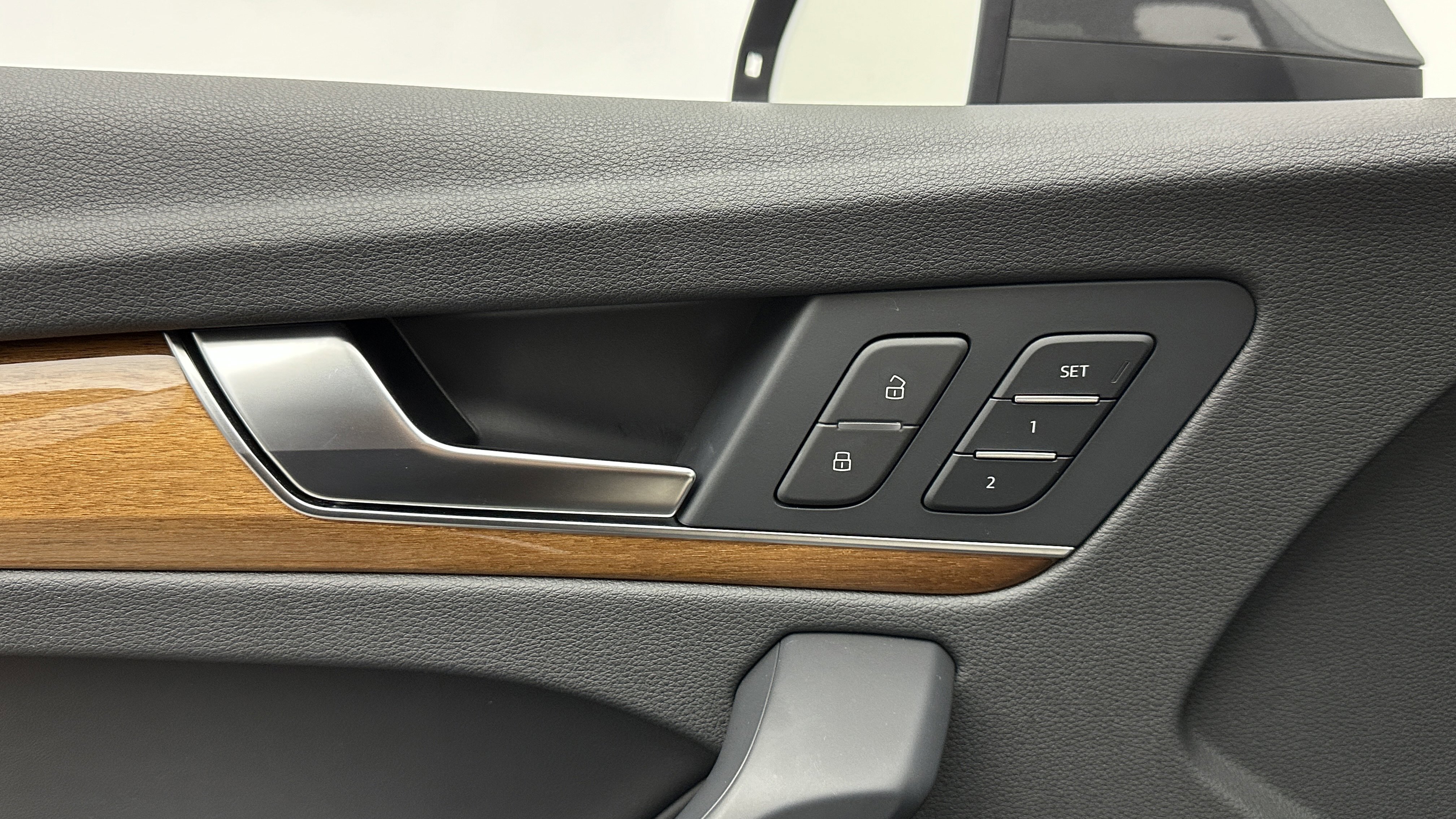 Used 2022 Audi Q5 e Premium Plus w/ Premium Plus Package image 23