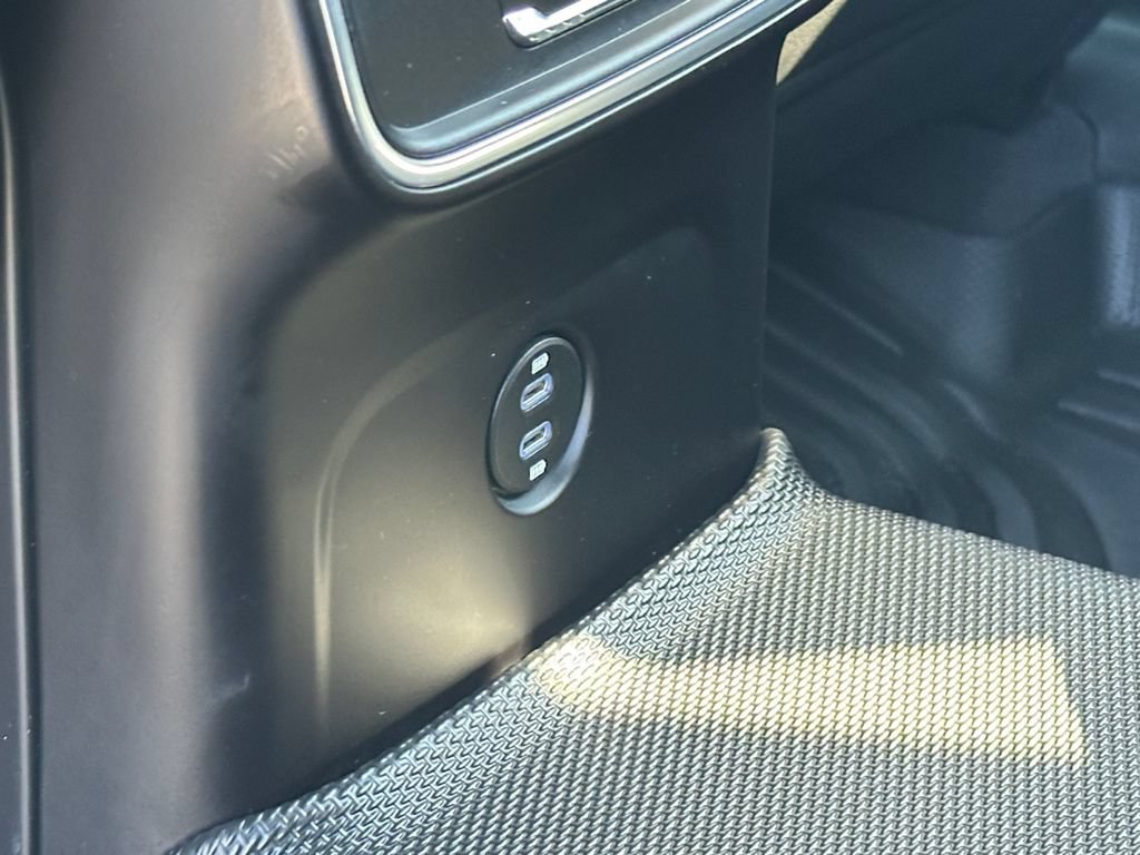 Used 2022 Porsche Macan AWD/4WD image 28